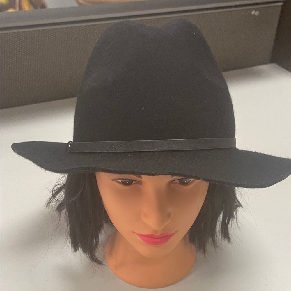 Banana Republic Black Wool Hat with faux leather band s/m